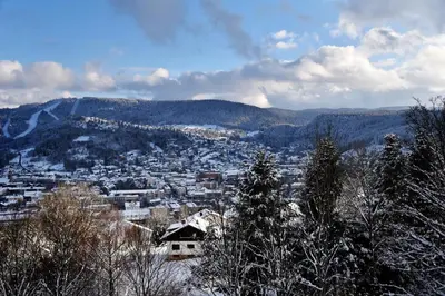 Vue générale sur la montagne ou vue sur la montagne depuis l'appartement