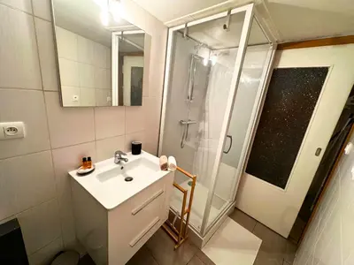 Salle de bains dans l'établissement Le petit Châtaignier - Cozy Immo