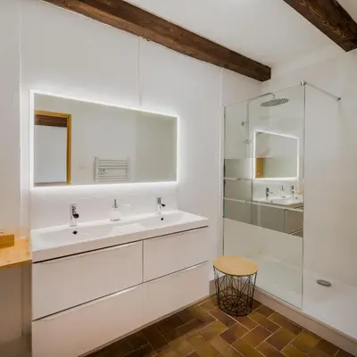 Salle de bains dans l'établissement Chez Bernadette Alsace prox Route des Vins et Europa Park Rulantica