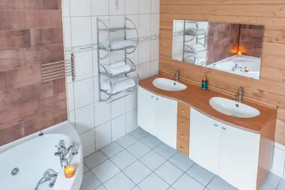 Salle de bains dans l'établissement Le Coeur des Vosges - Jacuzzi disponible toute l'année