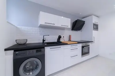 Cuisine ou kitchenette dans l'établissement LE ROYAL SWEET - PARKING GRATUIT + WIFI
