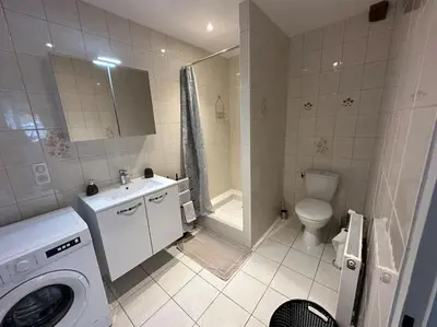 Salle de bains dans l'établissement Les cerisiers