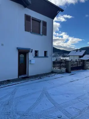 Vue générale sur la montagne ou vue sur la montagne depuis la maison de vacances