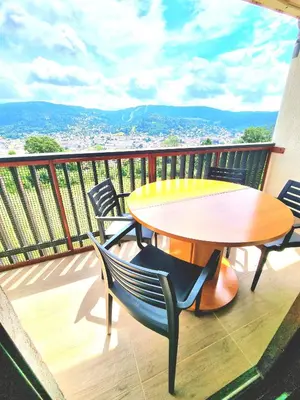 Balcon ou terrasse dans l'établissement Gérardmer vacances - terrasse - calme - nature - belle vue et garage