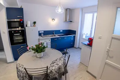 Cuisine ou kitchenette dans l'établissement Cocooning chez Corinne , Gérardmer