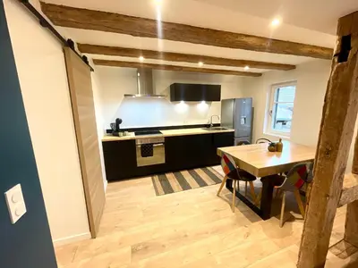 Cuisine ou kitchenette dans l'établissement Gîte au cœur des remparts-parking facile