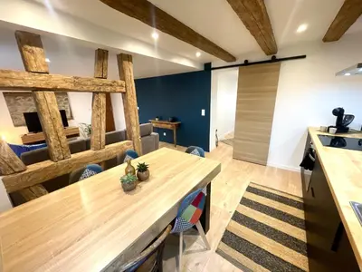 Cuisine ou kitchenette dans l'établissement Gîte au cœur des remparts-parking facile