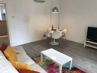 Télévision ou salle de divertissement dans l'établissement Le Johannes-Colmar centre historique