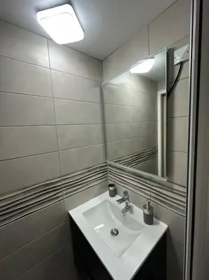 Salle de bains dans l'établissement Le luron