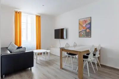 Télévision ou salle de divertissement dans l'établissement Travel Homes - Niffel 1 - Un havre de paix près du Parc