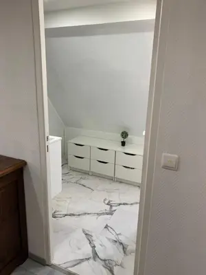 Plan de l'établissement Chambre rustique avec double lit et sa salle de bain privée