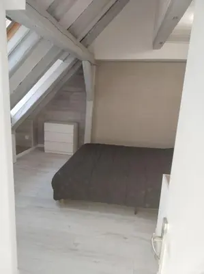 Un ou plusieurs lits dans un hébergement de l'établissement Charmant appartement cosy