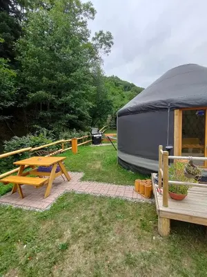Jardin de l'établissement Yourte des Verts Bois
