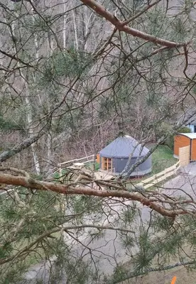 Paysage naturel près de la tente de luxe
