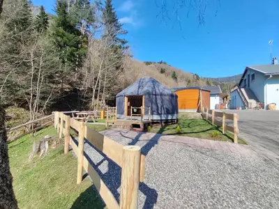 Paysage naturel près de la tente de luxe