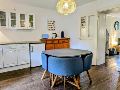 Cuisine ou kitchenette dans l'établissement Gîtes Le Verger