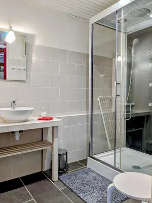 Salle de bains dans l'établissement Gîtes Le Verger