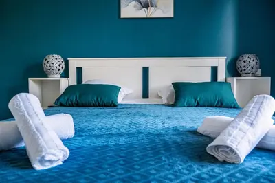 Un ou plusieurs lits dans un hébergement de l'établissement L'Écrin de Xattys - Gîte de luxe avec SPA et piscine privés, Terrain de pétanque, Baby-foot