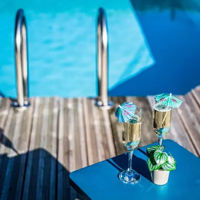 Boissons dans l'établissement L'Écrin de Xattys - Gîte de luxe avec SPA et piscine privés, Terrain de pétanque, Baby-foot