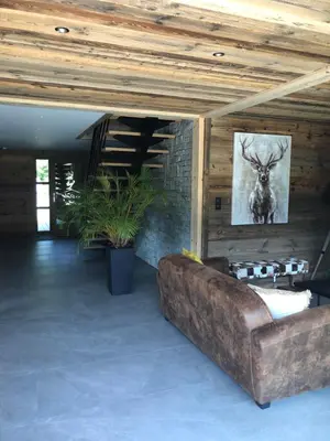 Coin salon dans l'établissement Chalet Neuf Au Chalet de Mel