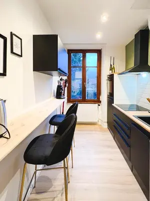 Cuisine ou kitchenette dans l'établissement Appart'Hôtel Le Valdoie - Rénové, Calme & Netflix