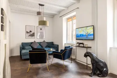 Télévision ou salle de divertissement dans l'établissement Travel Homes - The Rokst: Rare, Central and Modern