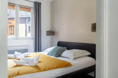 Un ou plusieurs lits dans un hébergement de l'établissement Travel Homes - The Rokst: Rare, Central and Modern