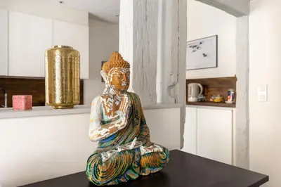 Cuisine ou kitchenette dans l'établissement Travel Homes - The Rokst: Rare, Central and Modern