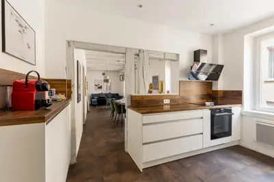 Cuisine ou kitchenette dans l'établissement Travel Homes - The Rokst: Rare, Central and Modern