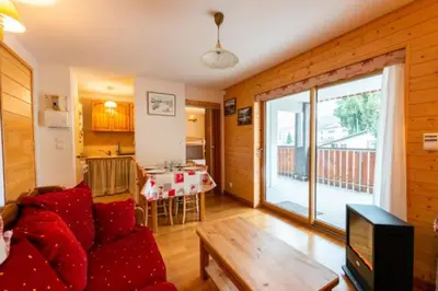 Cuisine ou kitchenette dans l'établissement Warm 29m with balcony and lake view