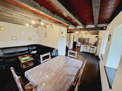Cuisine ou kitchenette dans l'établissement Gitedaval Le Petit Hangy