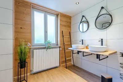 Salle de bains dans l'établissement La Bergerie Des Amis