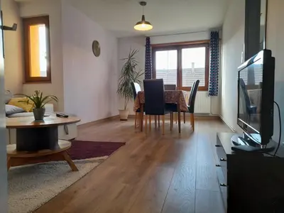 Télévision ou salle de divertissement dans l'établissement Appart 4 pers refait neuf 90m2 avec balcon
