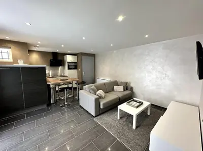 Cuisine ou kitchenette dans l'établissement APT. PRIVÉ «Le skieur» / Accès Ski / Cosy & équipé