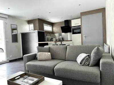 Cuisine ou kitchenette dans l'établissement APT. PRIVÉ «Le skieur» / Accès Ski / Cosy & équipé