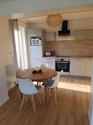 Cuisine ou kitchenette dans l'établissement Gîte le Charmot, au pied des montagnes classé 3*