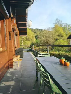 Balcon ou terrasse dans l'établissement Chalet les Jales, Jacuzzi