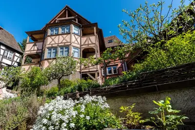 Jardin de l'établissement Remparts de Riquewihr - Le Petit Loup