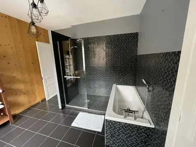 Salle de bains dans l'établissement La maison des douceurs