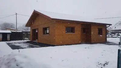L'établissement Le Chalet Du Castor en hiver