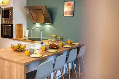 Cuisine ou kitchenette dans l'établissement Le 05-GregIMMO-Appart'Hôtel