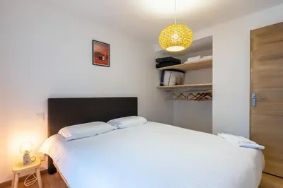 Un ou plusieurs lits dans un hébergement de l'établissement Le 05-GregIMMO-Appart'Hôtel