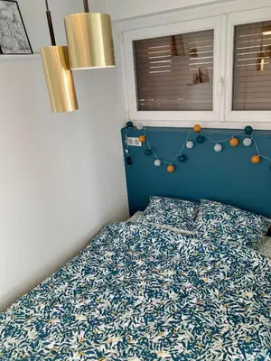 Un ou plusieurs lits dans un hébergement de l'établissement Appartement avec terrasse et parking gratuit accolé