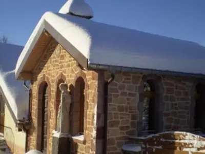 Plan de l'établissement Ancienne chapelle aménagée en gîte indépendant avec terrasse et cheminée - FR-1-589-463