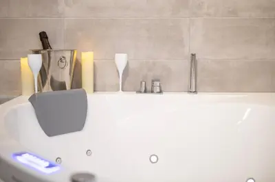 Salle de bains dans l'établissement ColmarAppart Vauban avec Spa