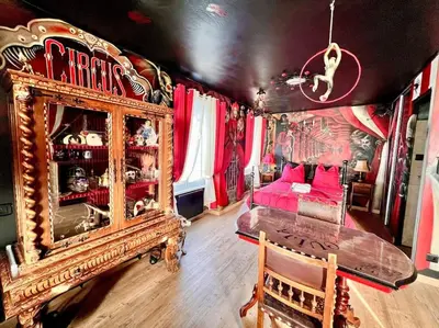 Un ou plusieurs lits dans un hébergement de l'établissement Le Cirque Ensorcelé - Le Studio Maudit & Cosy