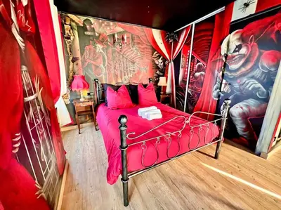 Un ou plusieurs lits dans un hébergement de l'établissement Le Cirque Ensorcelé - Le Studio Maudit & Cosy