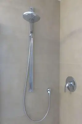 Salle de bains dans l'établissement Rosebury Cottage 1 bedroom Free Street parking-5min from Colmar
