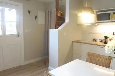 Cuisine ou kitchenette dans l'établissement Rosebury Cottage 1 bedroom Free Street parking-5min from Colmar