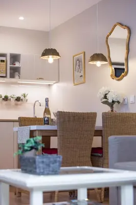 Cuisine ou kitchenette dans l'établissement Rosebury Cottage 1 bedroom Free Street parking-5min from Colmar